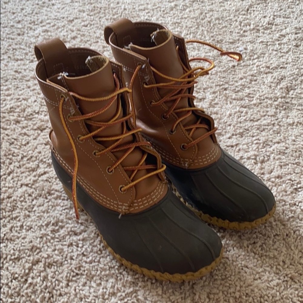 L.L Bean woman boots size 6 8” thinsulate